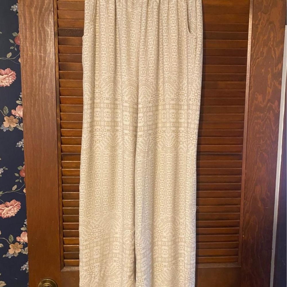 Maurice’s Ivory palazzo pants in size M